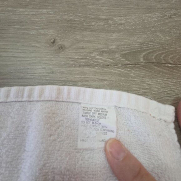 White Cotton Christmas Cat Embroidered Towel Set With Santa Hat Design - Picture 9 of 10